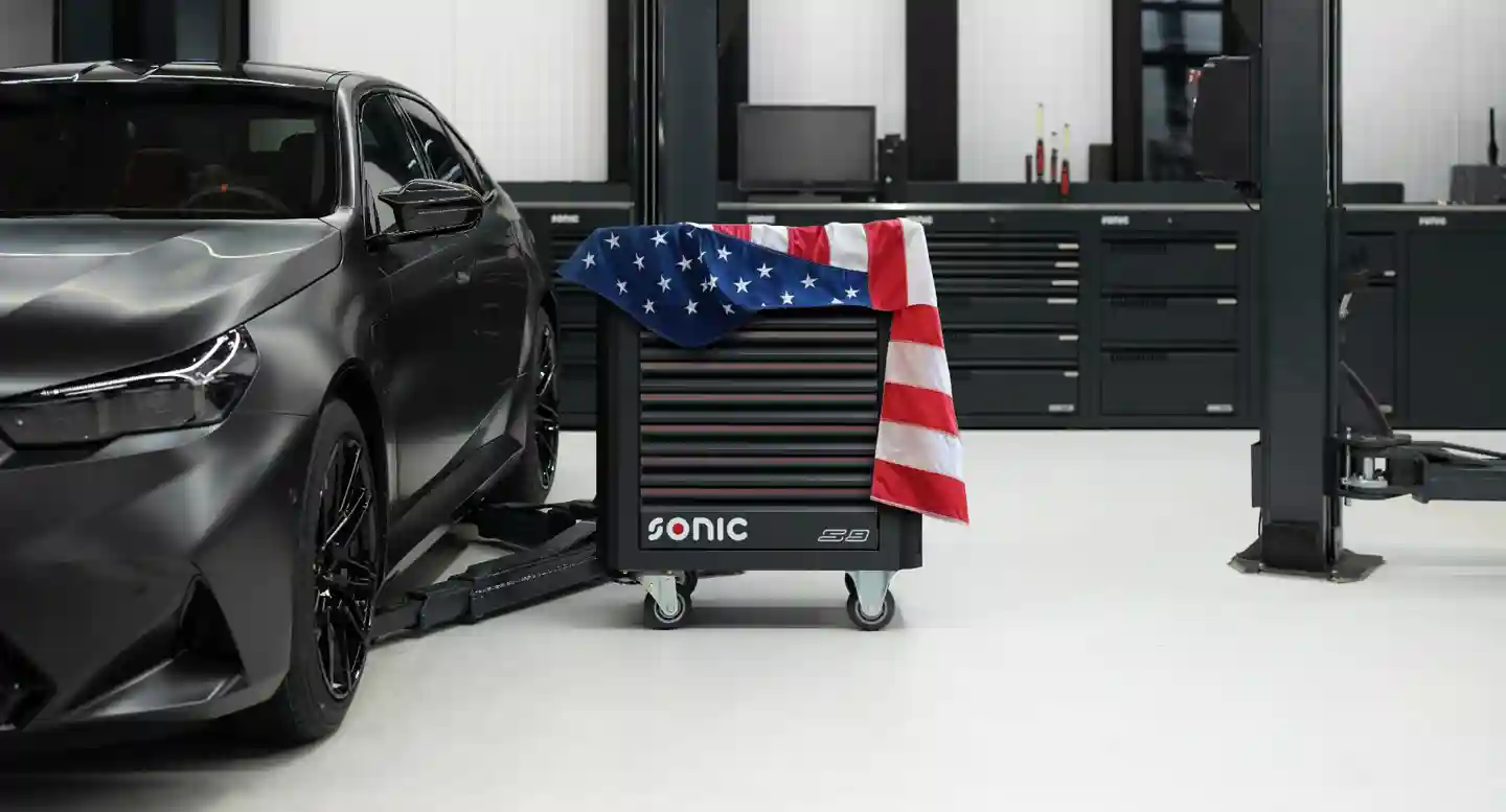 Sonic Tools USA BMW M5 with NEXT S9 toolbox with American flag